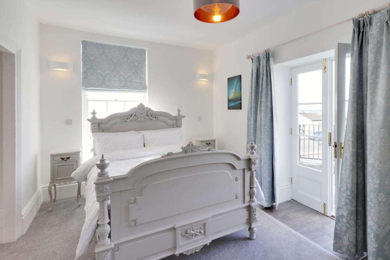 Master Accommodation Suite 2 Sea View With Balcony Hastings Exterior photo