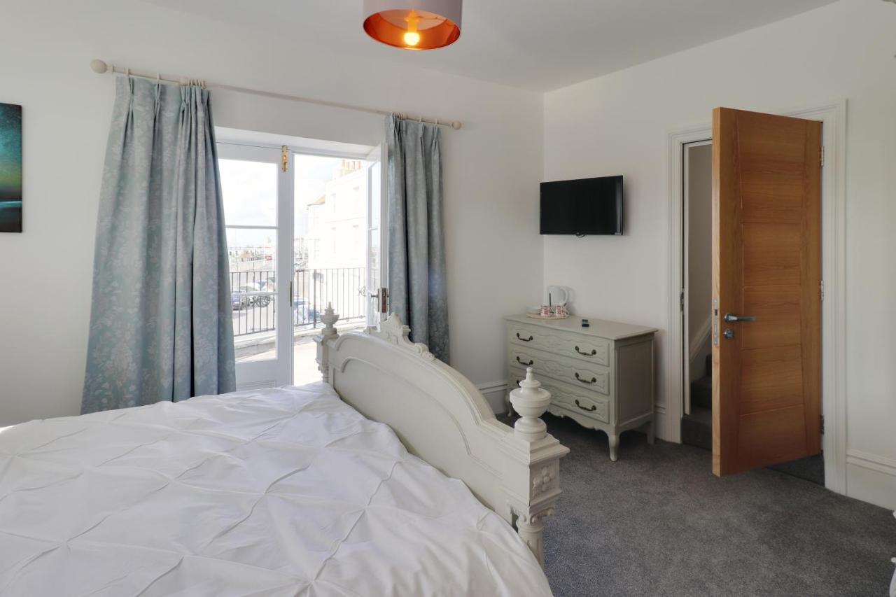 Master Accommodation Suite 2 Sea View With Balcony Hastings Exterior photo